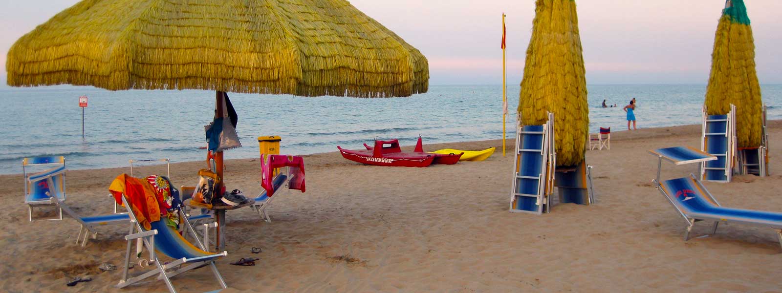 Spiaggia di sabbia fine e mare di Silvi Marina di fronte agli appartamenti vacanze